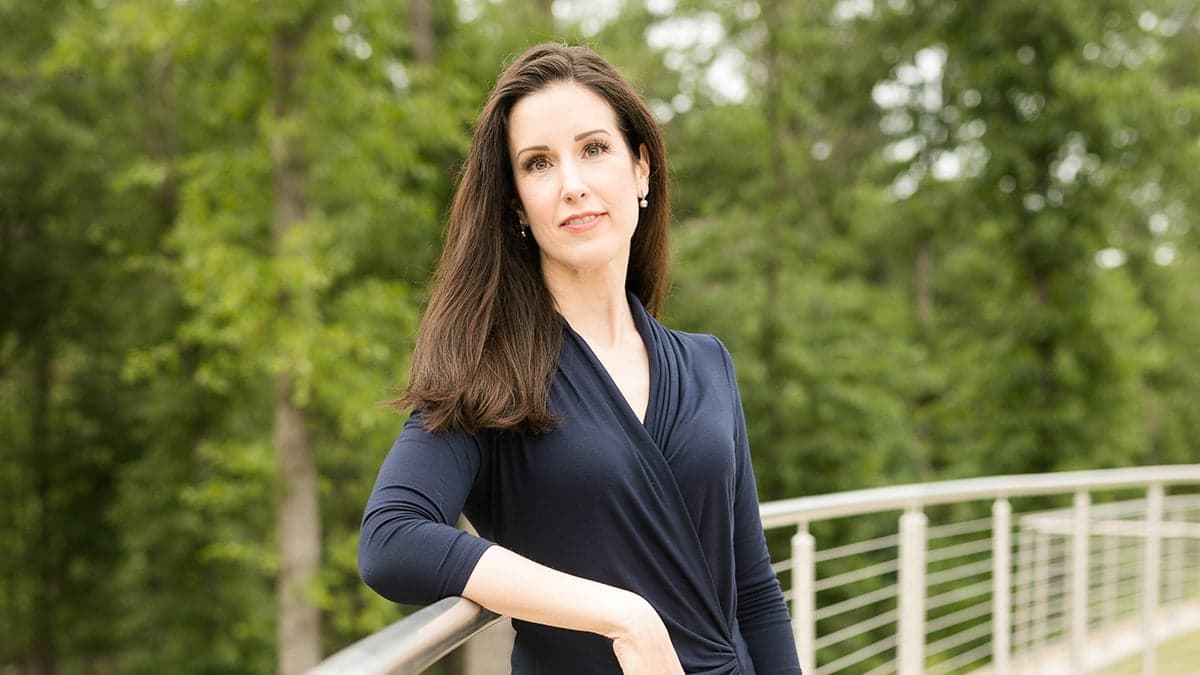 Physician Alicia Arnold and others share tips for understanding your physician employment contract.