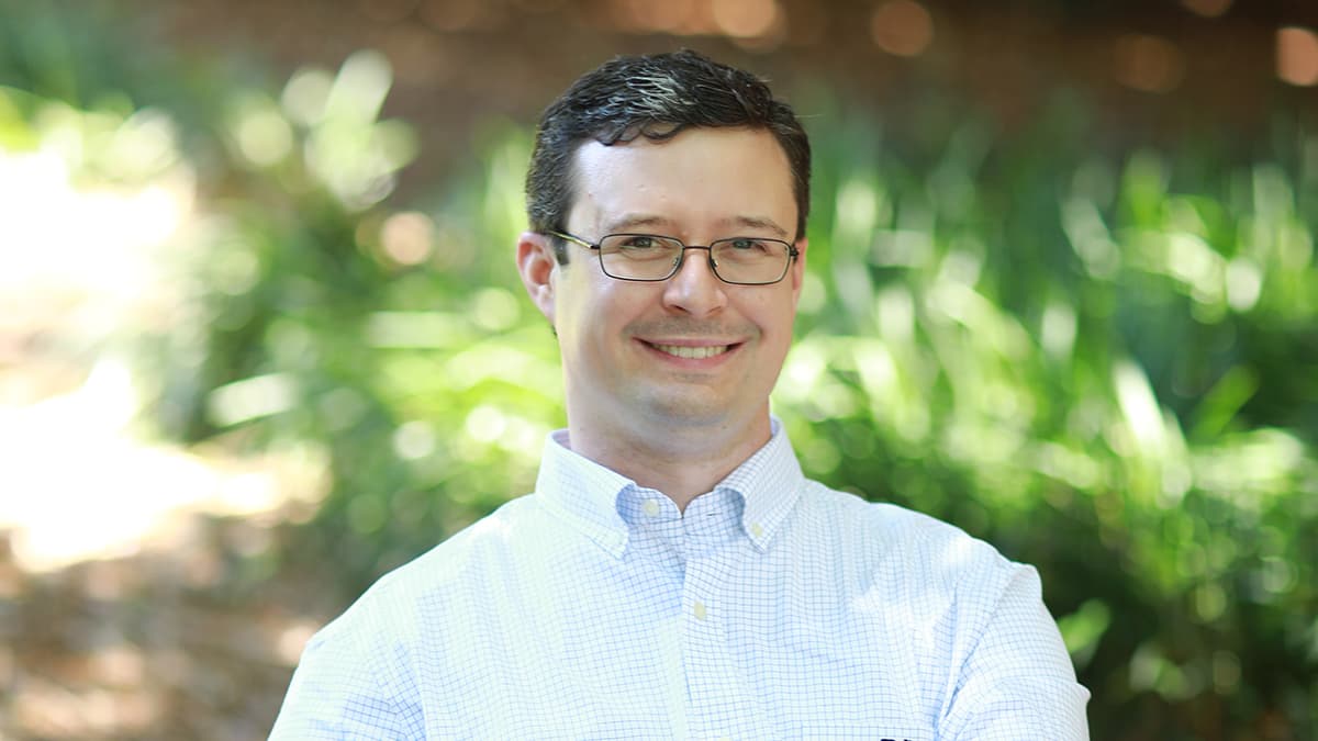 Justin Smith, M.D., and other physicians share advice to determine if moonlighting could work for you