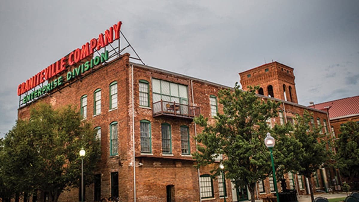 Do you love both practicing medicine and playing golf? Find a physician job in one of these five golf towns.